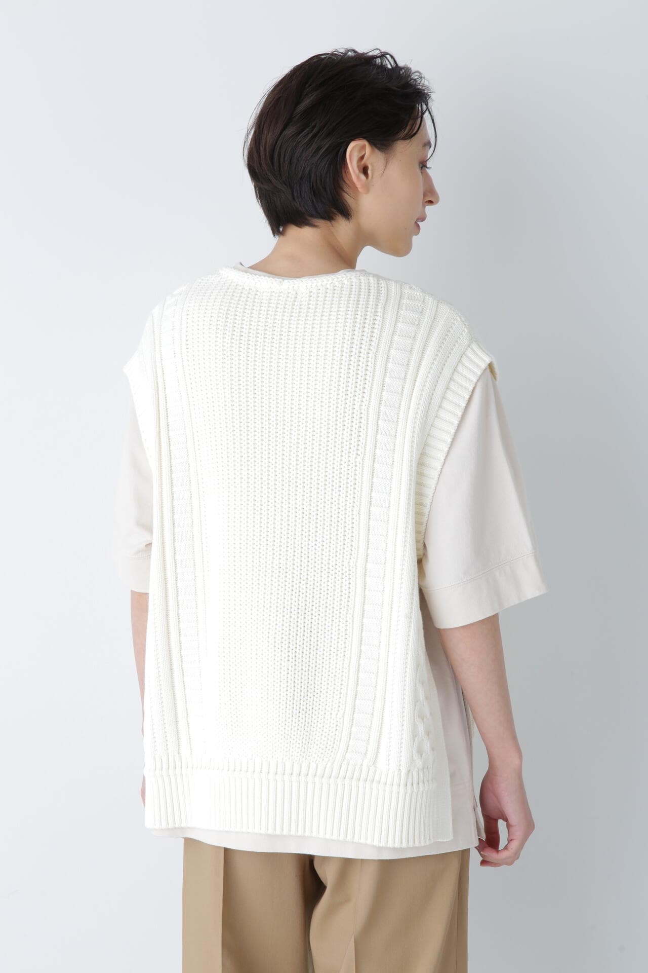 ケーブル編みニットベスト | human woman（ヒューマンウーマン