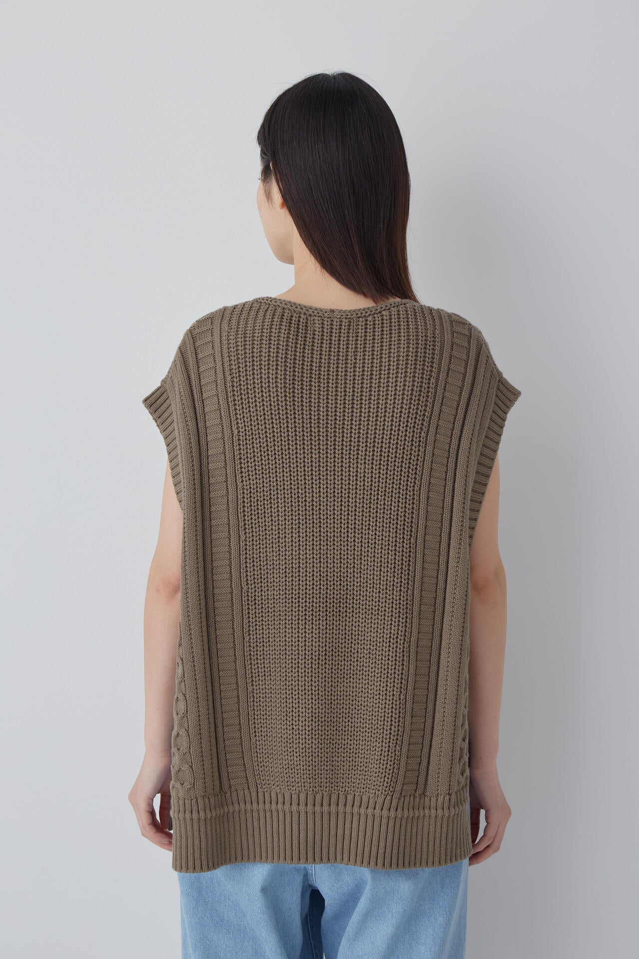 ケーブル編みニットベスト | human woman（ヒューマンウーマン