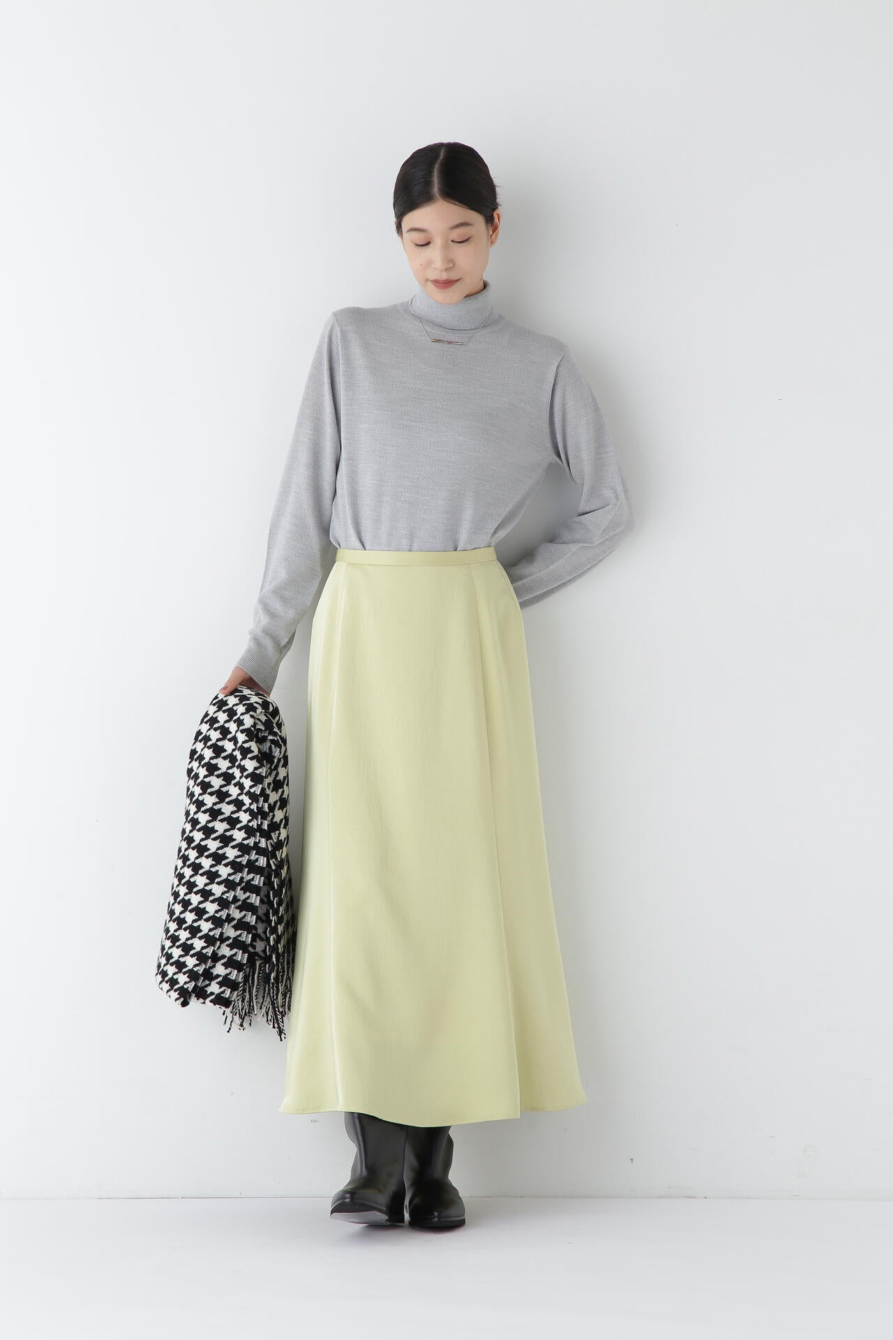 ヴィンテージ風サテンストレッチマーメイドスカート | human