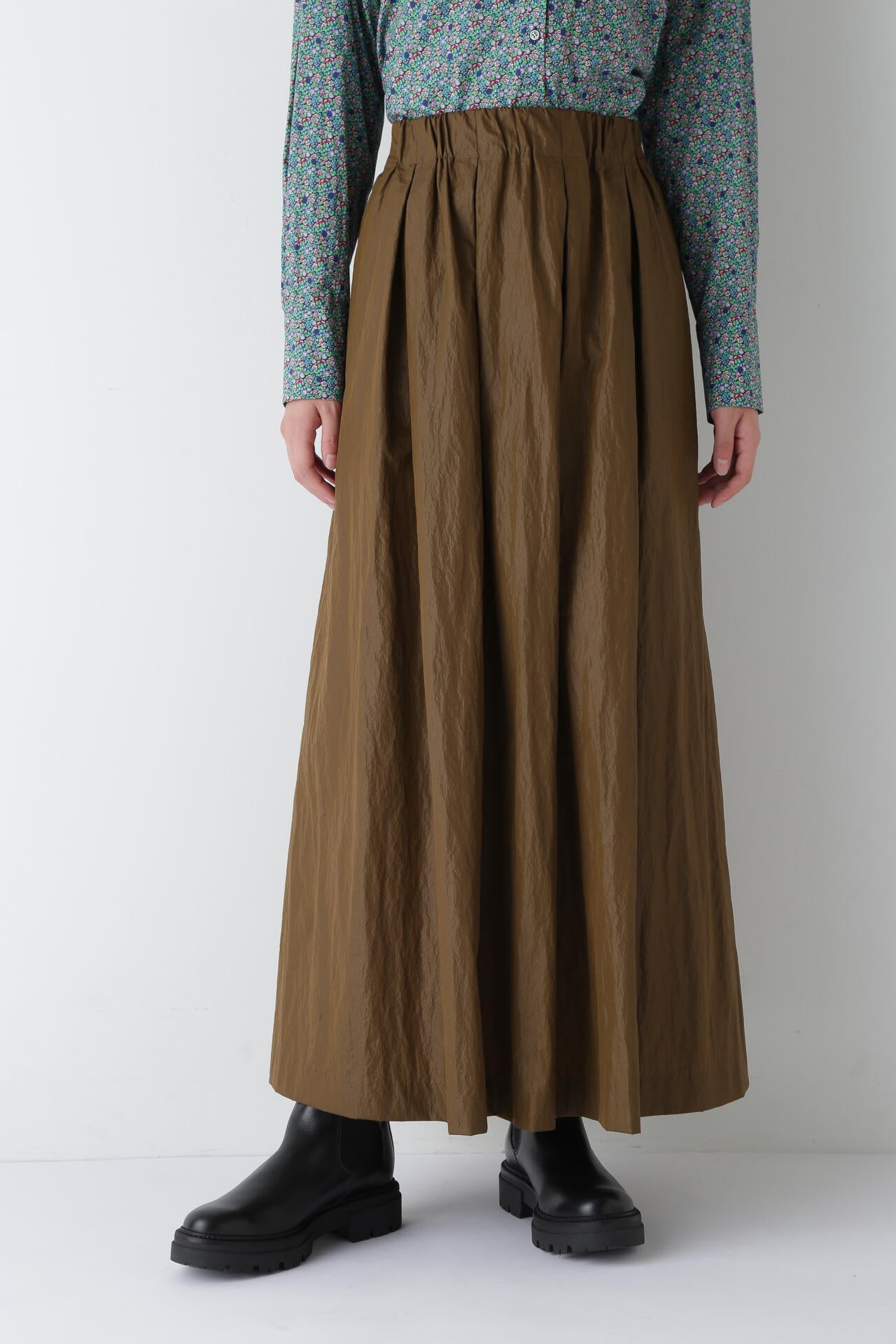 ナイロンシャインサテンスカート | human woman（ヒューマンウーマン