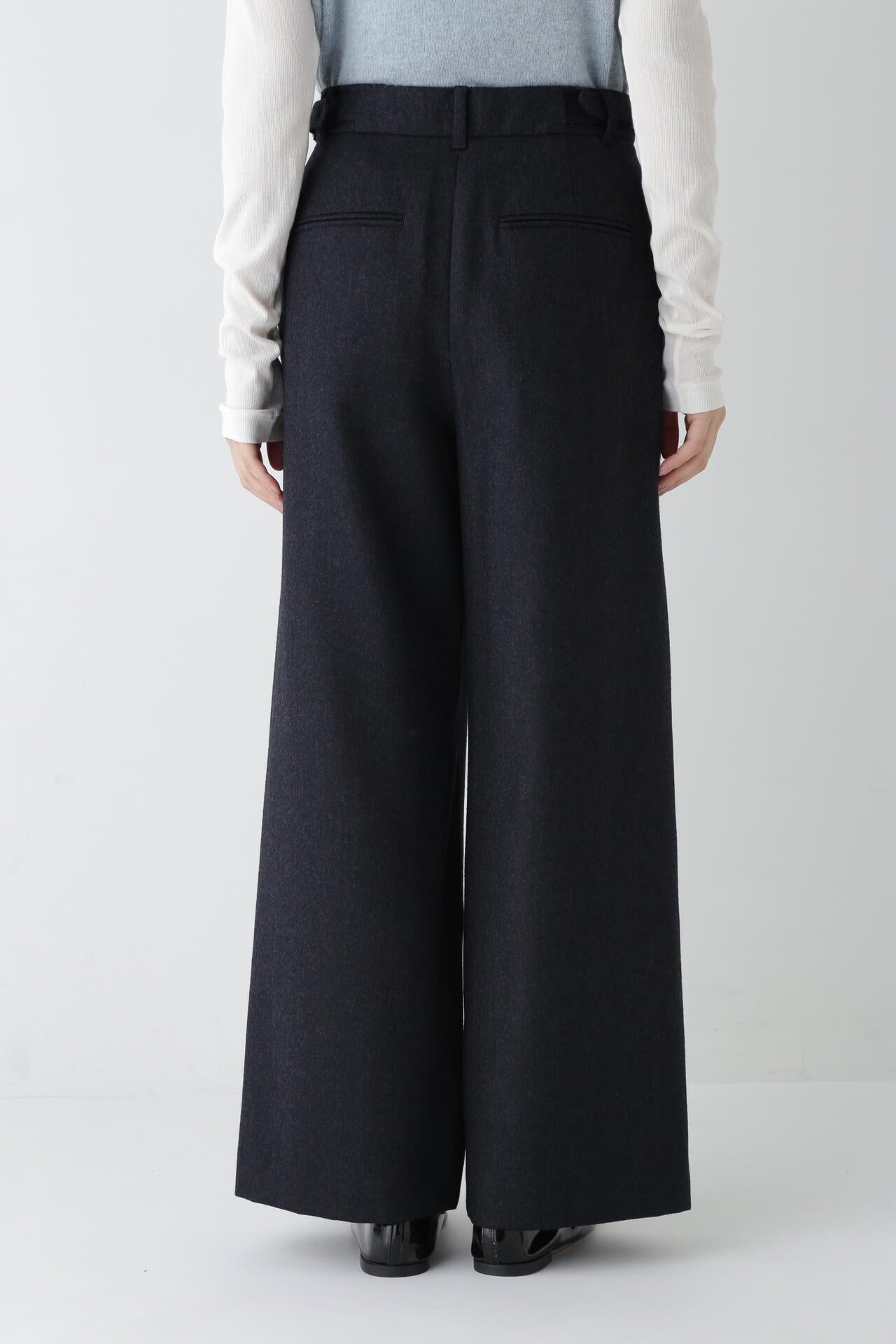 ライトフラノセミワイドパンツ | human woman（ヒューマンウーマン