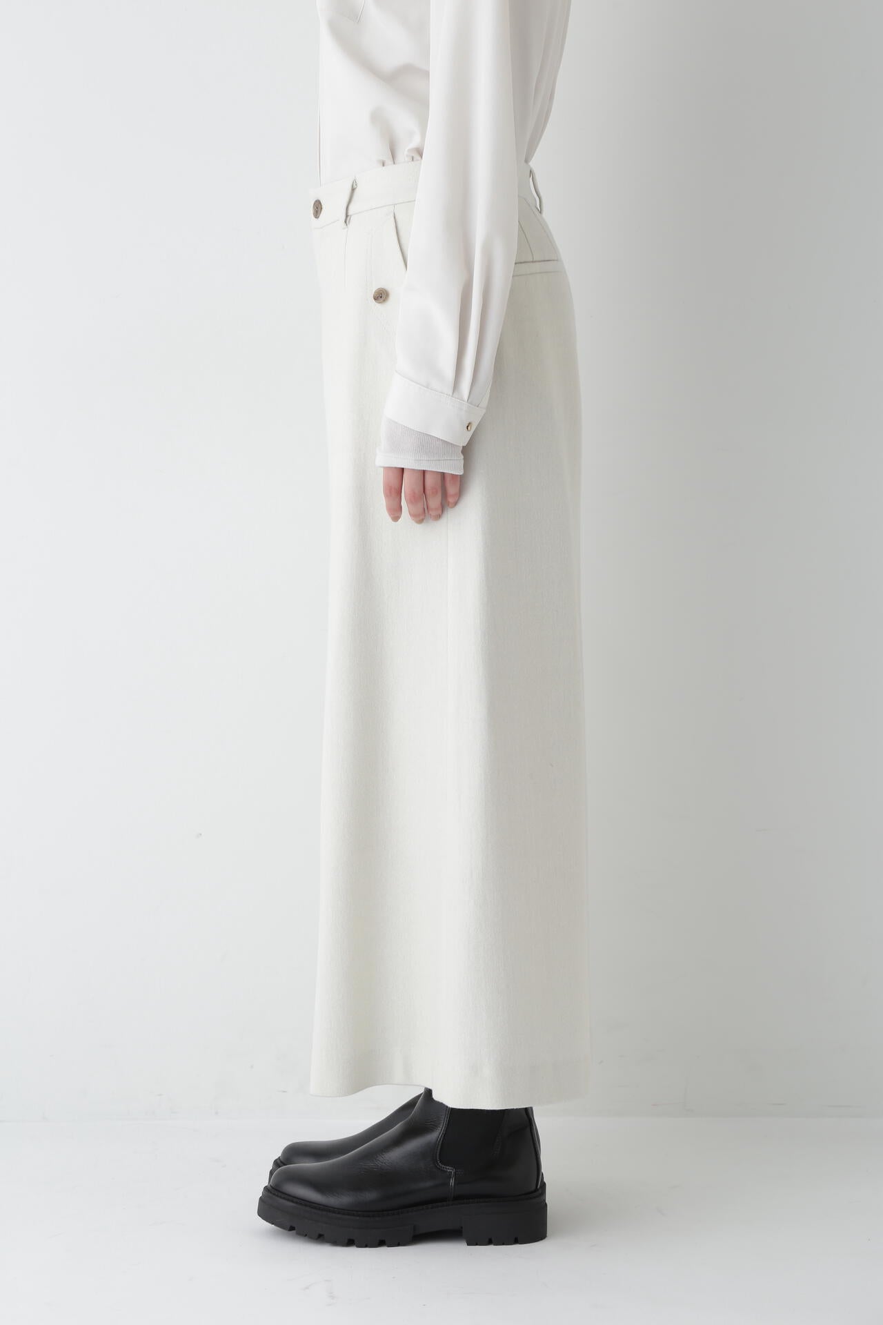 セミ梳毛ツイルパンツ | human woman（ヒューマンウーマン） ｜【公式