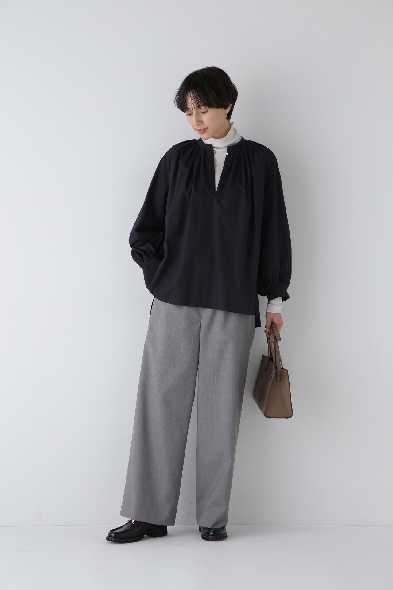 強撚シャークストレッチパンツ | human woman（ヒューマン