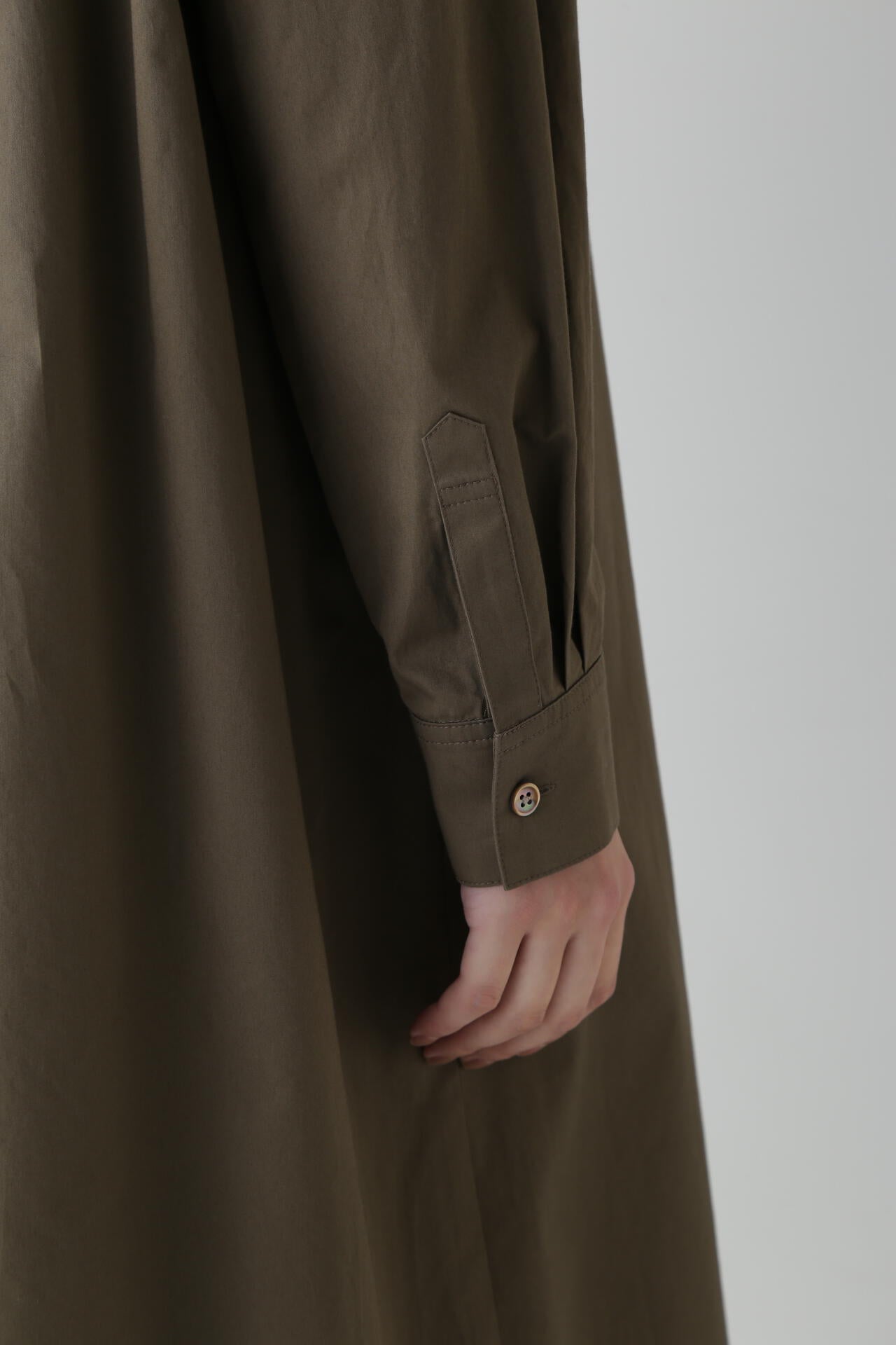 コットンサテンバンドカラーシャツワンピース | human woman