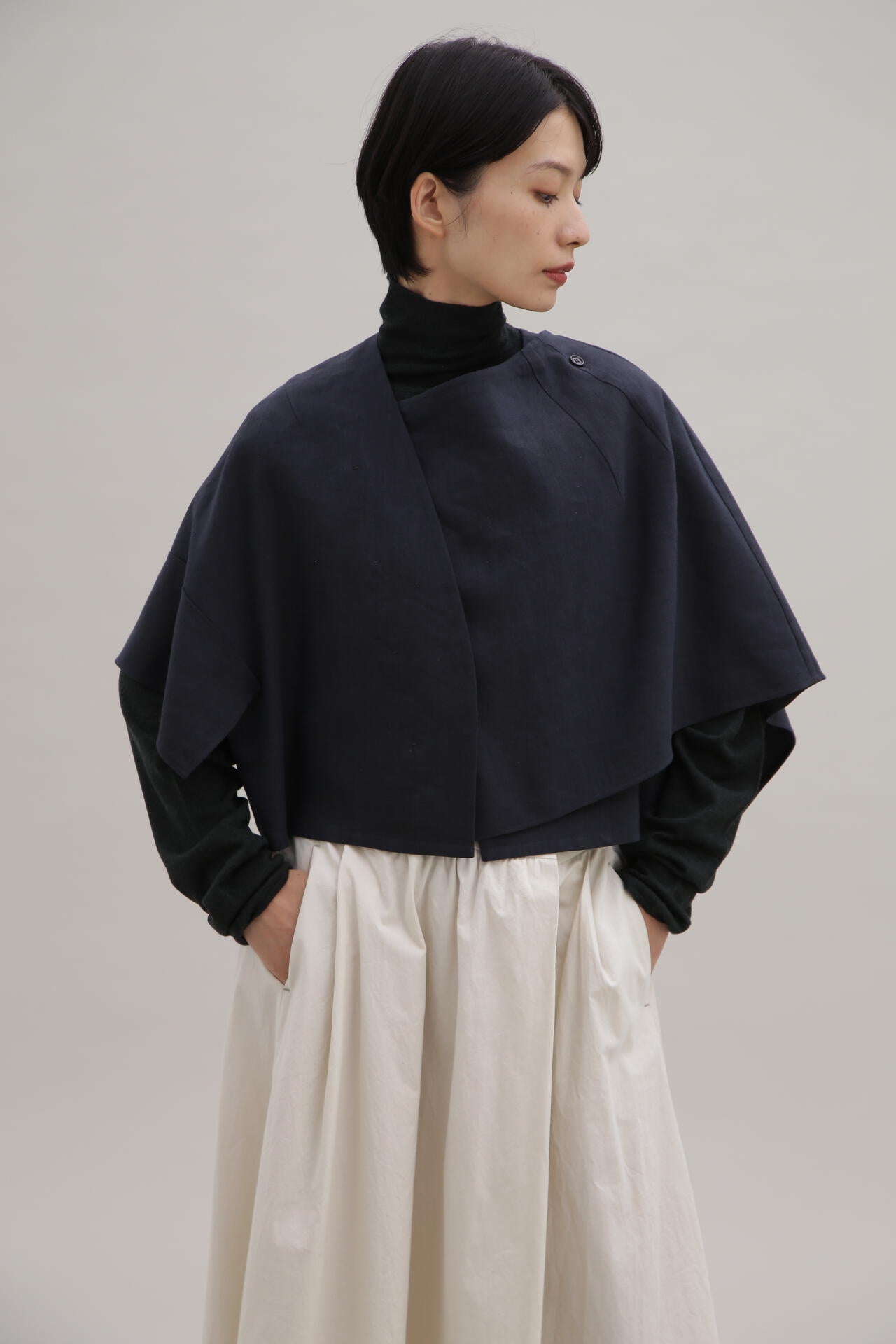 美品 heve バブリーブラウス black 2429982012.jpg?1731645002