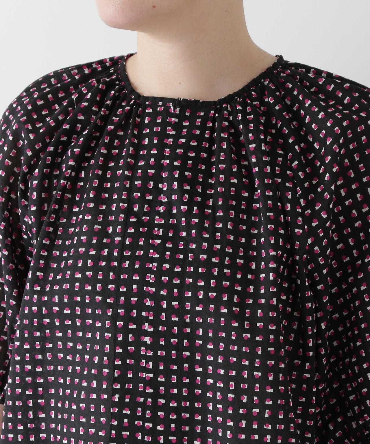 プリントギャザーブラウス | human woman（ヒューマンウーマン