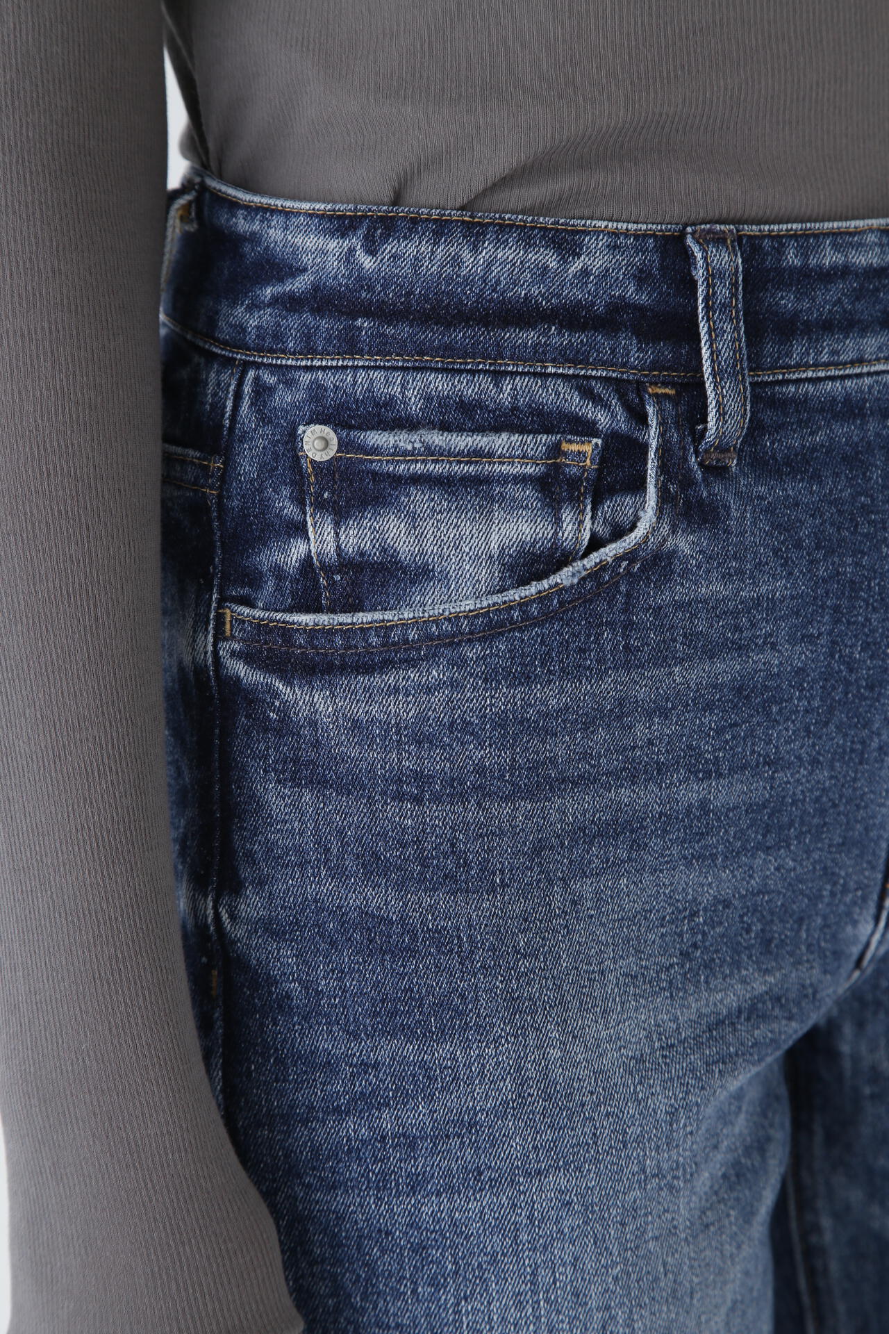 37ba2f9b-c2fb-534c-8401-81f8bbad973e_Image