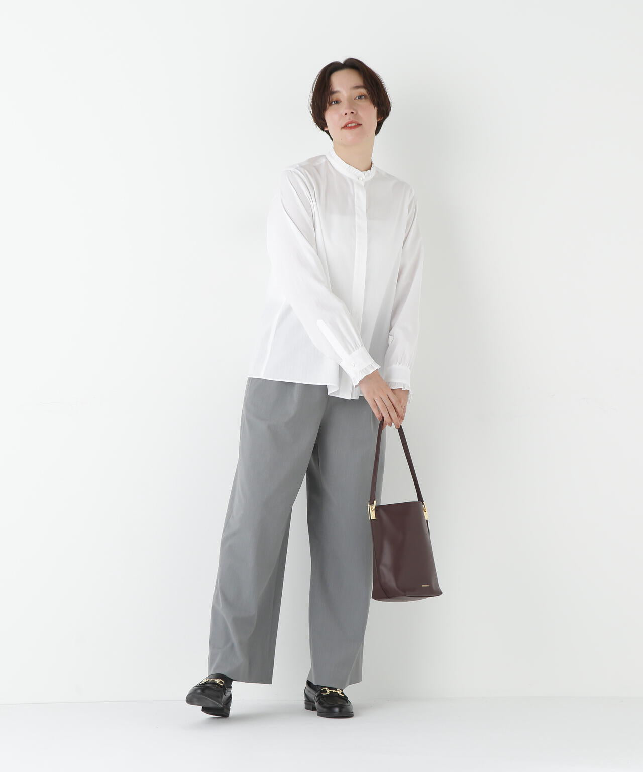 スタンドフリルブラウス