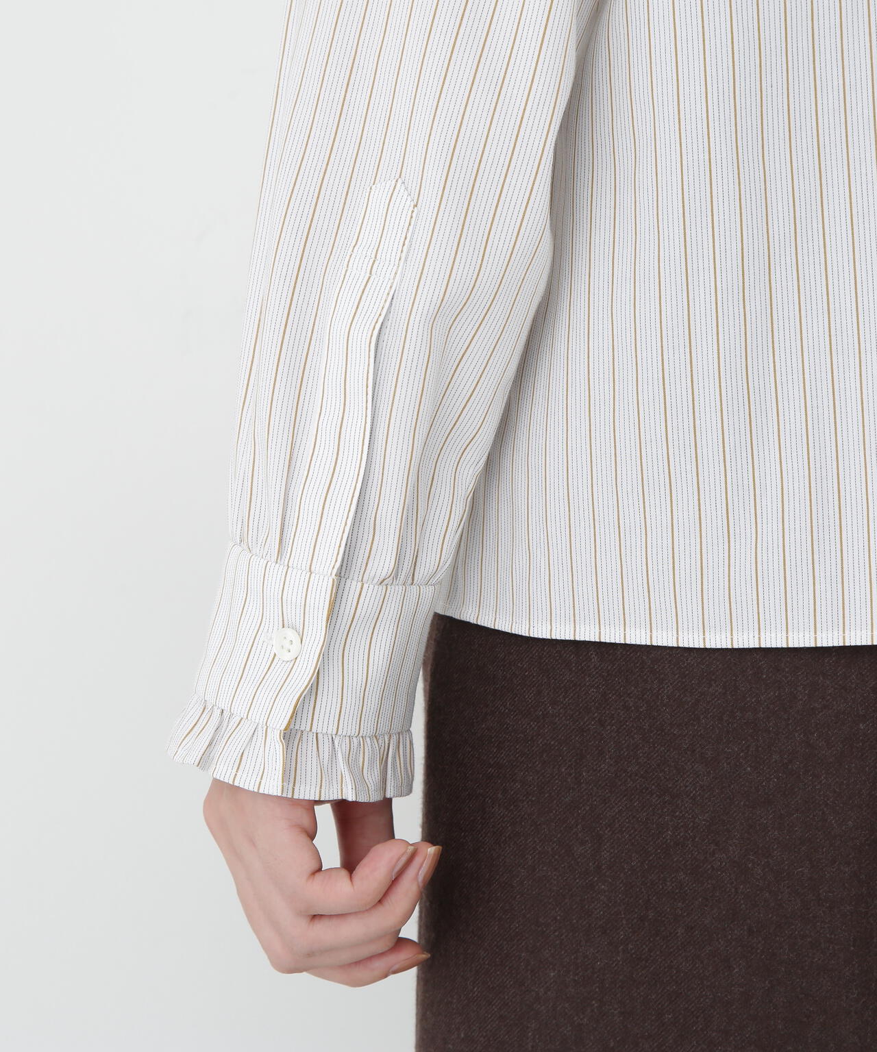 スタンドフリルブラウス