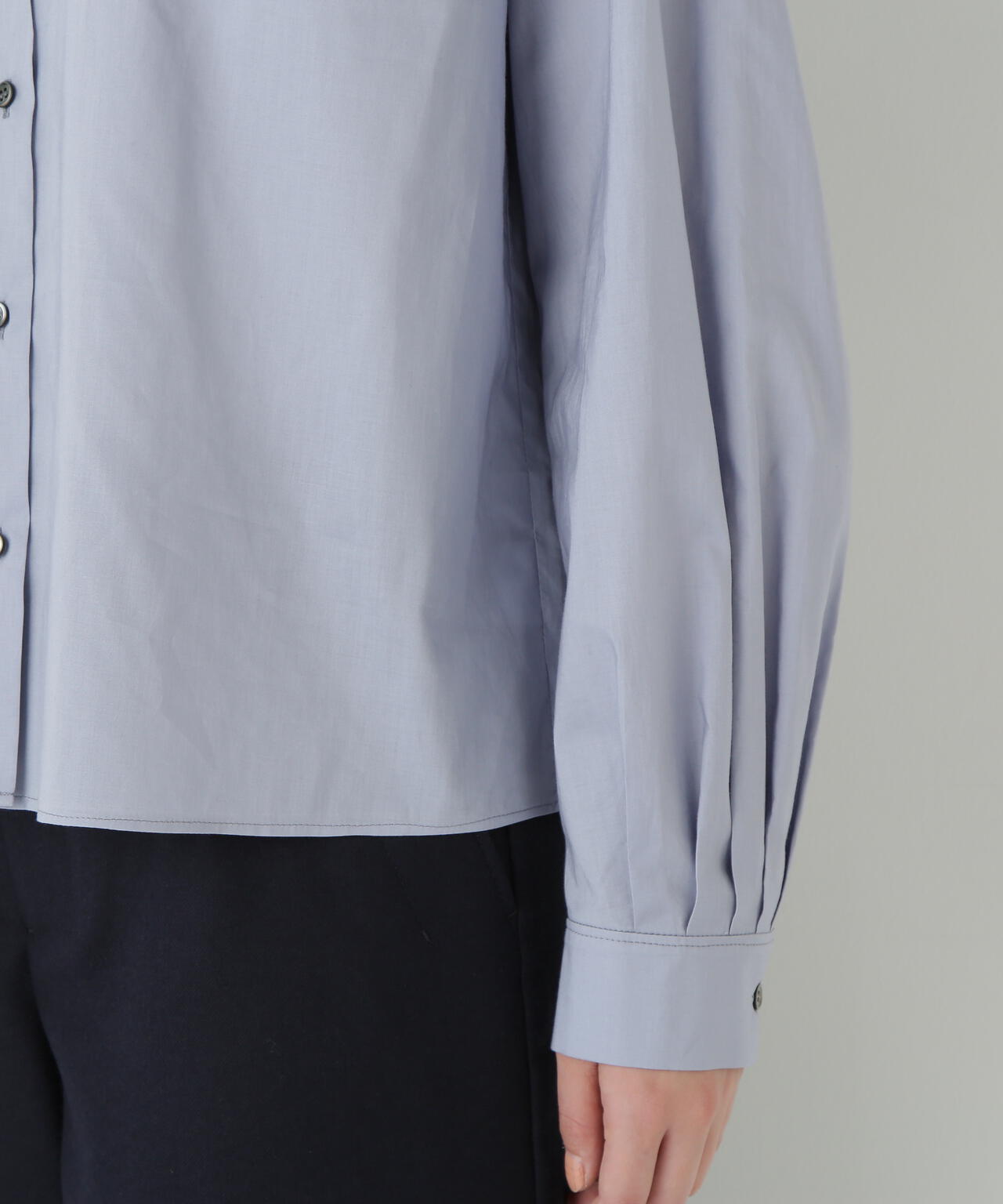 ノーカラータックブラウス | human woman（ヒューマンウーマン