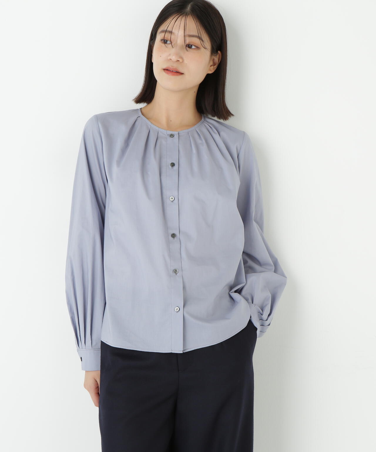 M0MNAC0出品 ノーカラータックブラウス | human woman（ヒューマンウーマン