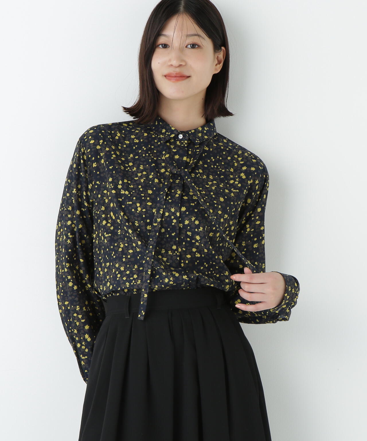 プチフラワープリントボウタイシャツブラウス