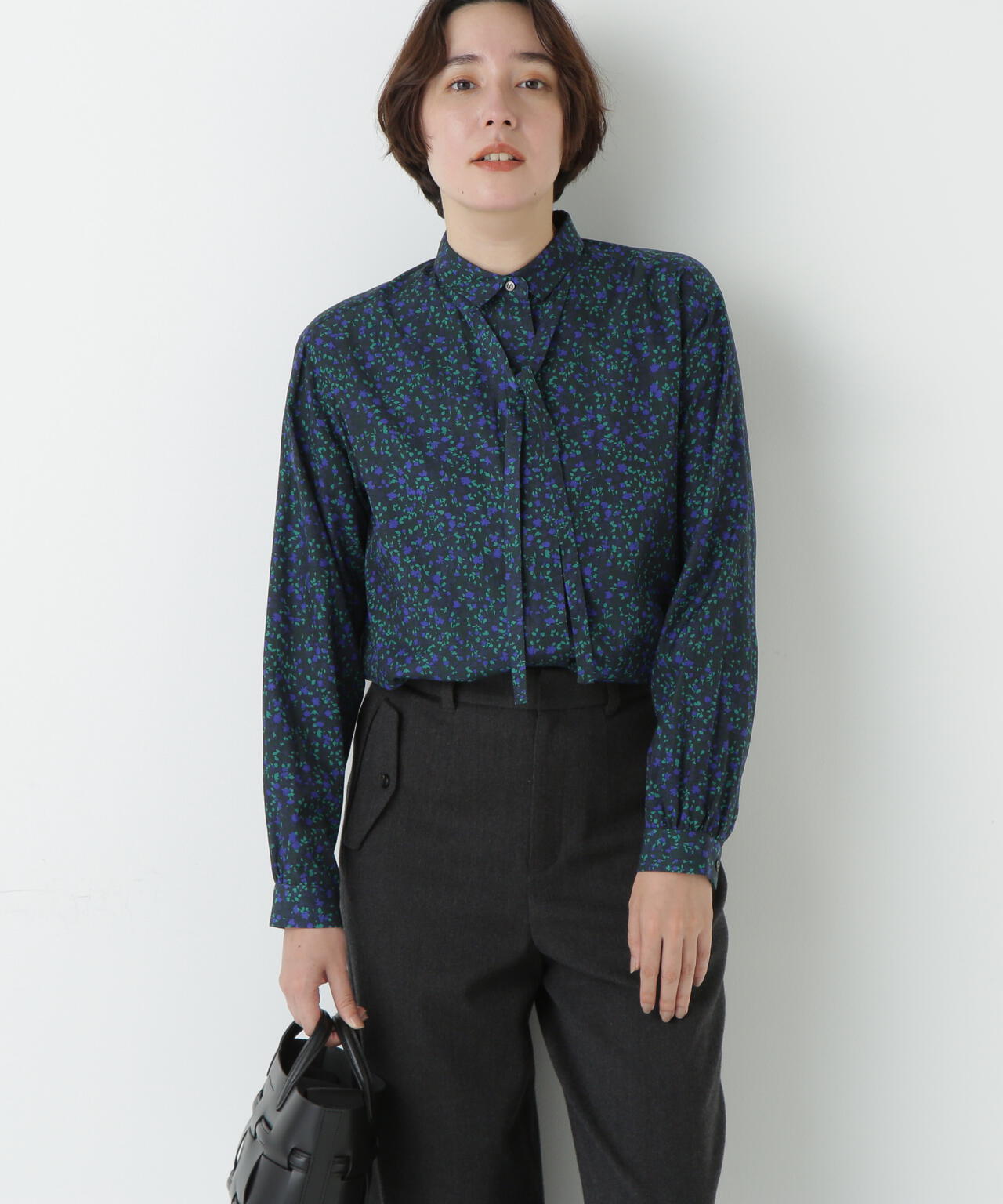 プチフラワープリントボウタイシャツブラウス