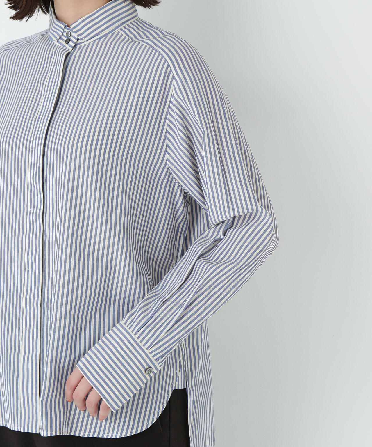 ストライプローンハイネックシャツ