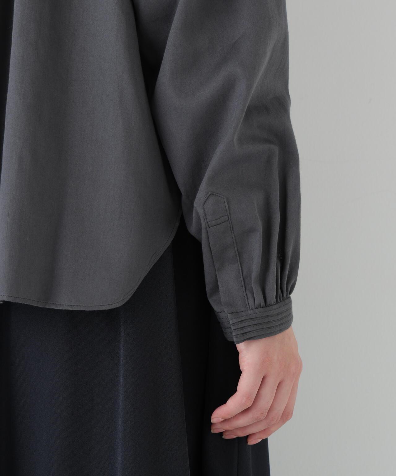 ピンタックバンドカラーブラウス | human woman（ヒューマンウーマン