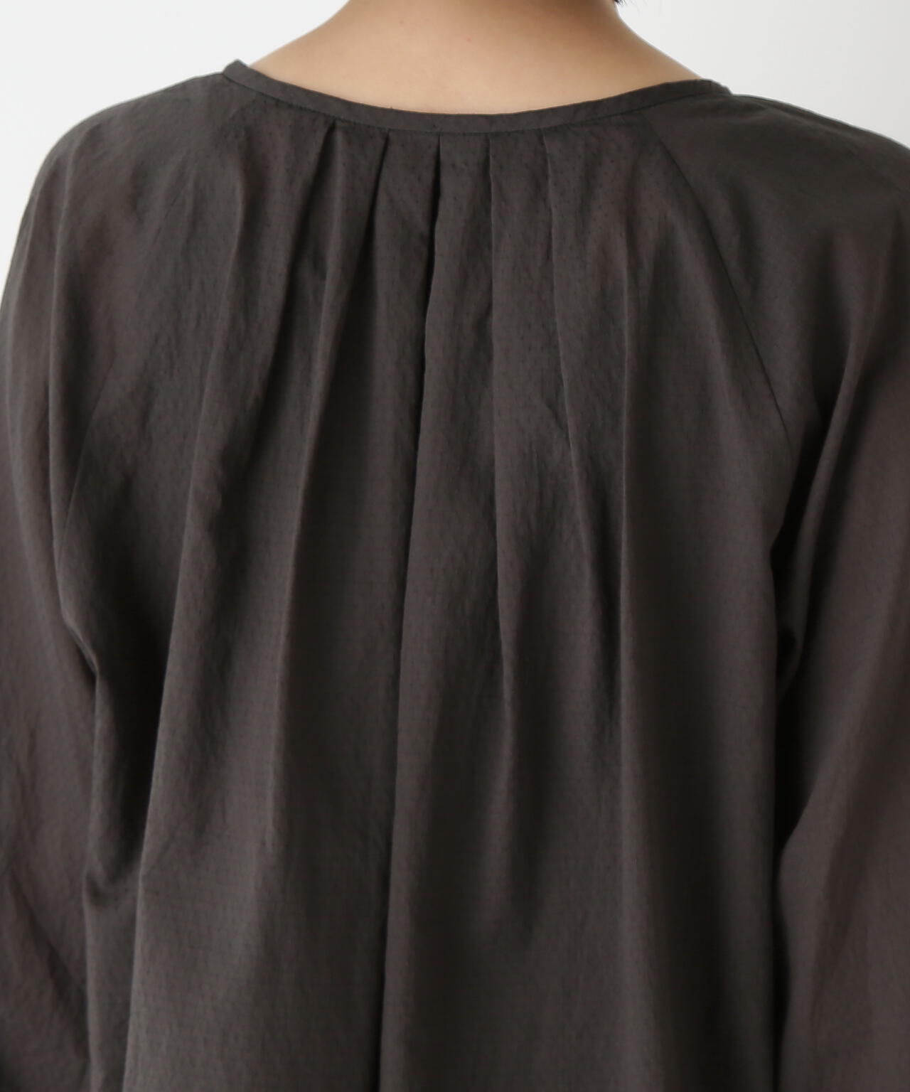 ダイヤドットギャザーブラウス | human woman（ヒューマンウーマン