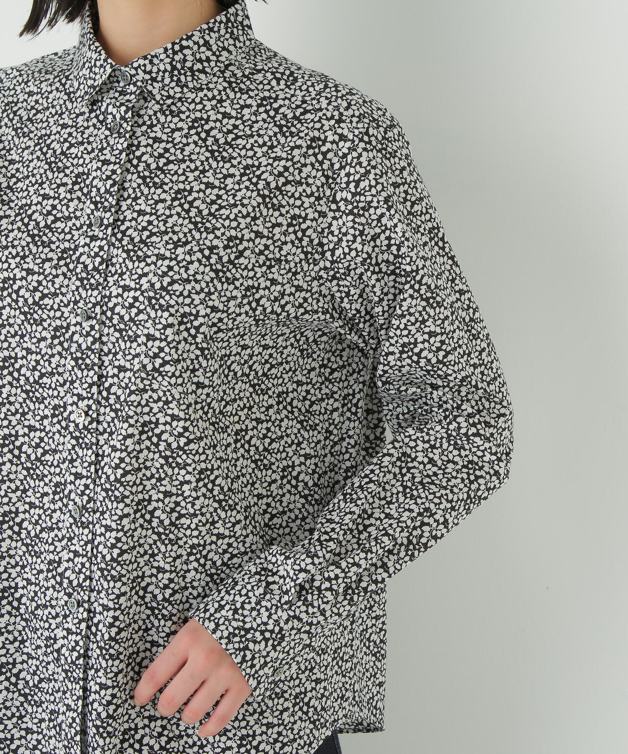 リバティプリントベーシックカラーシャツ | human woman（ヒューマン