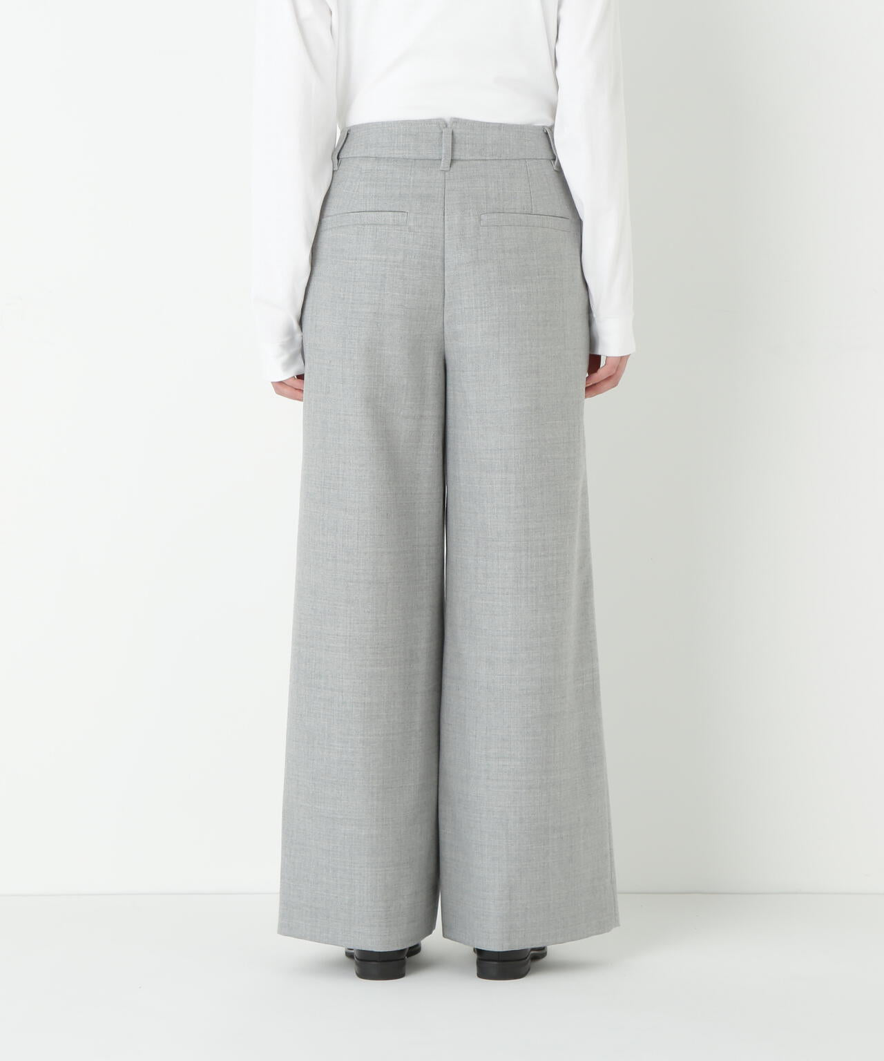 ライトフラノウォッシャブルセミワイドパンツ