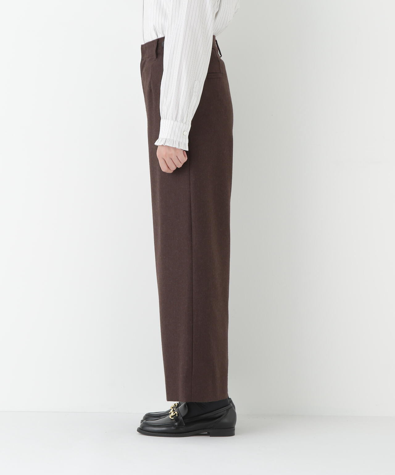 ライトフラノウォッシャブルセミワイドパンツ