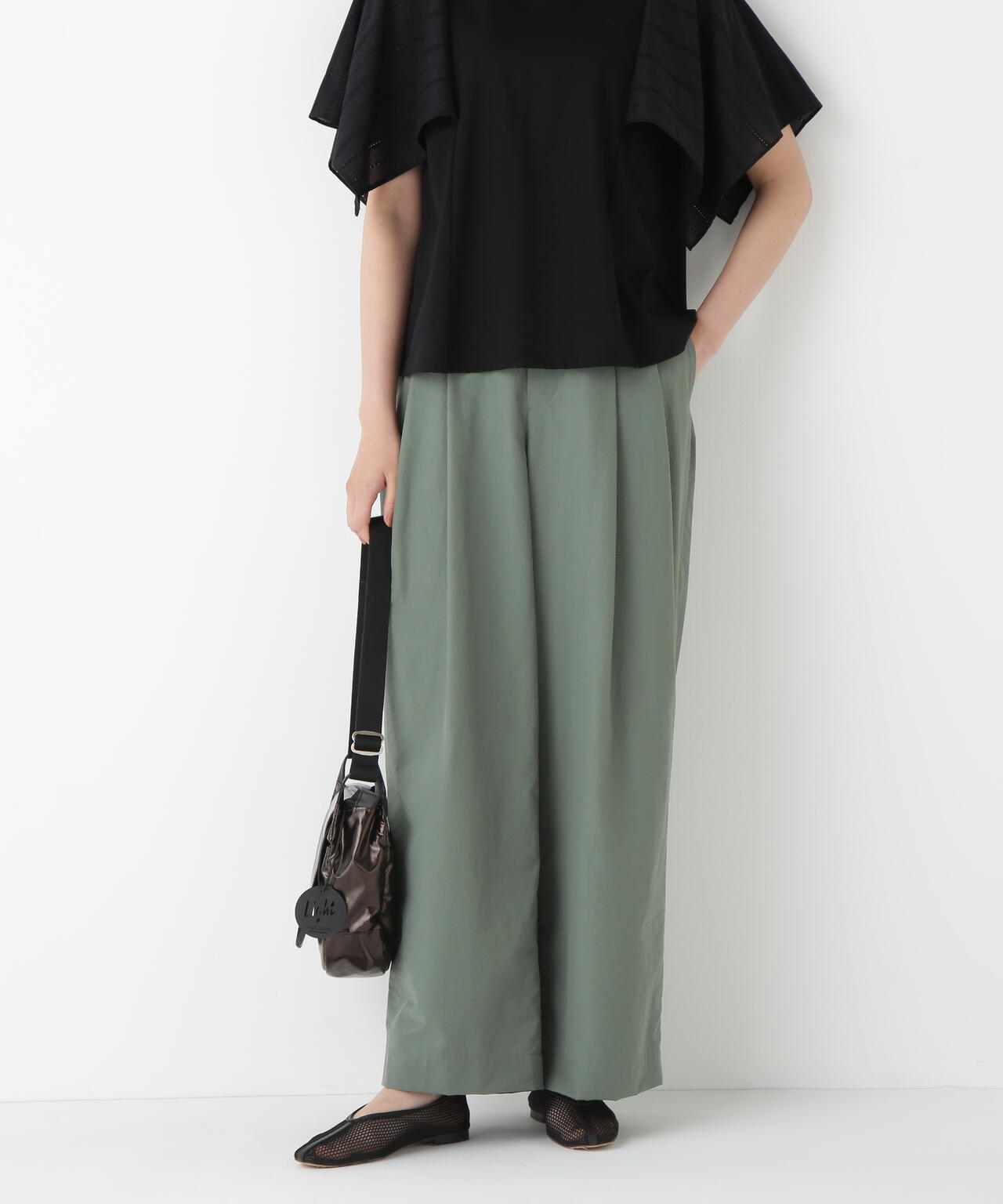 綿ナイロンタッサータックワイドパンツ