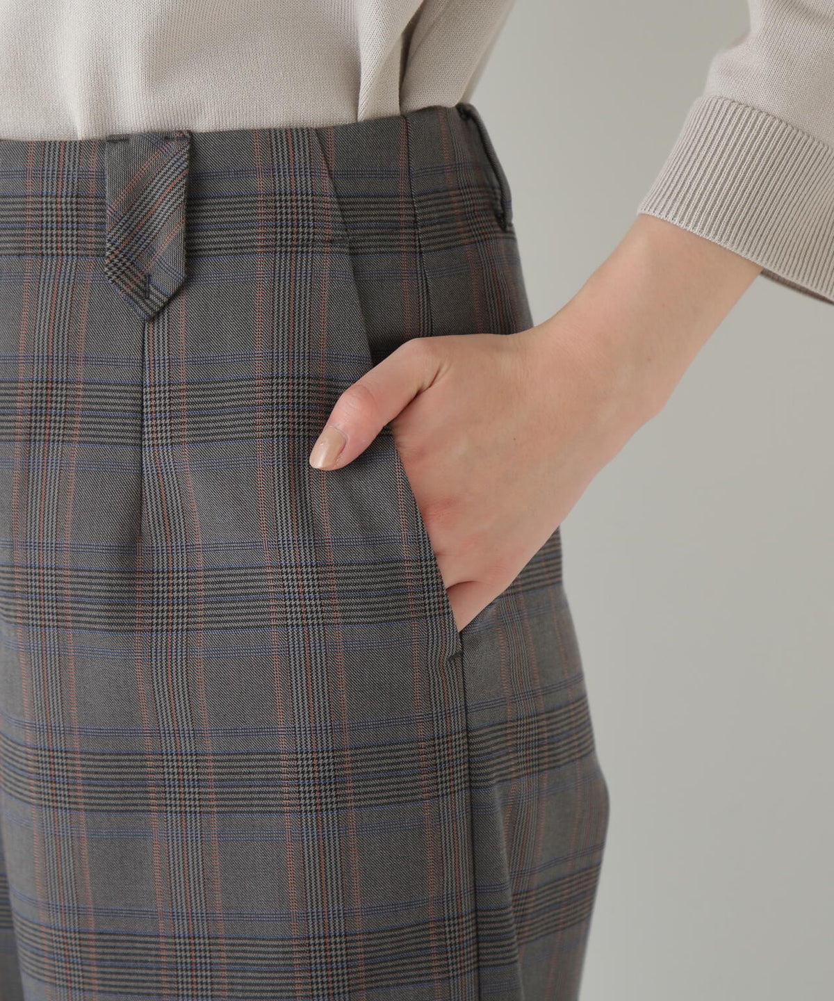 強撚シャークスキンセミワイドパンツ
