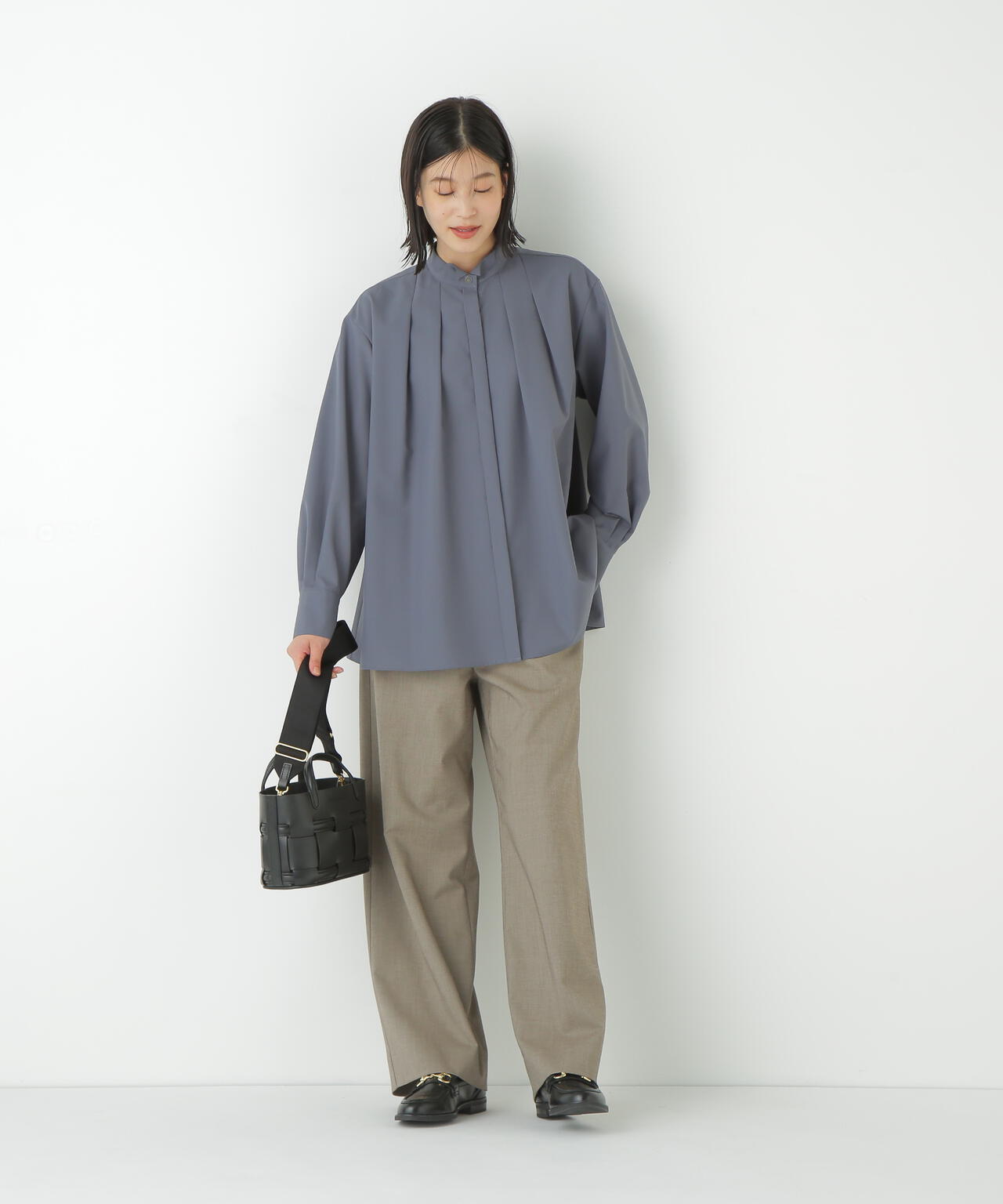 強撚シャークスキンセミワイドパンツ | human woman（ヒューマン