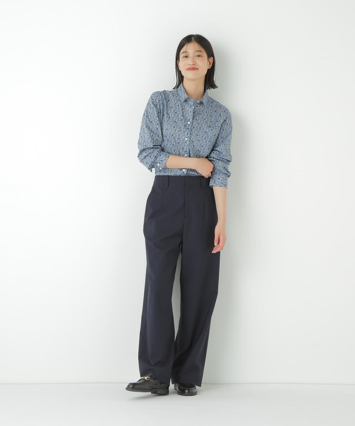 強撚シャークスキンセミワイドパンツ