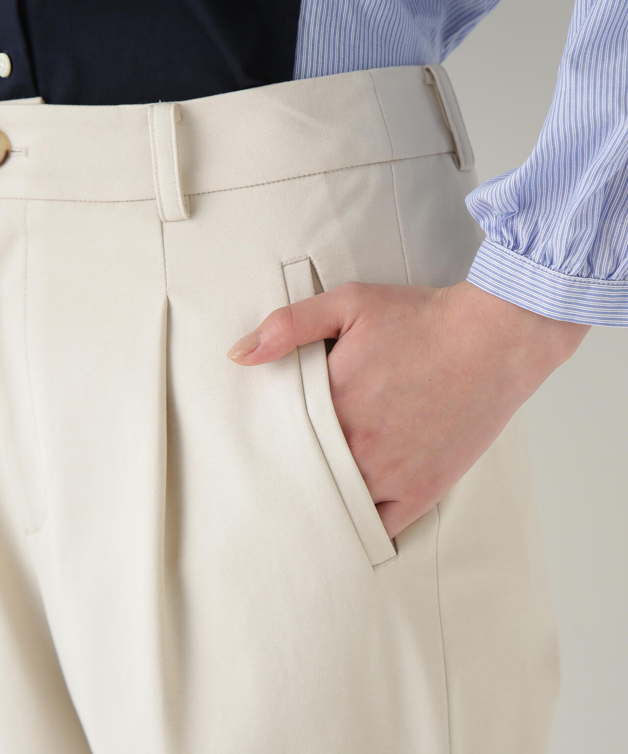 ストレッチポンチワンタックテーパードパンツ
