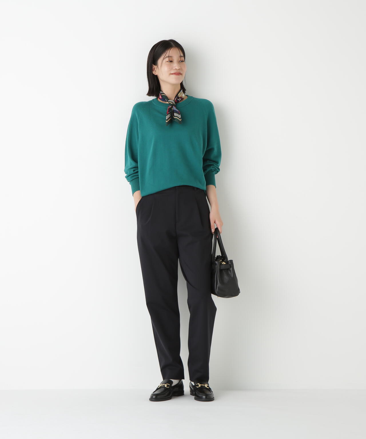 ストレッチポンチワンタックテーパードパンツ