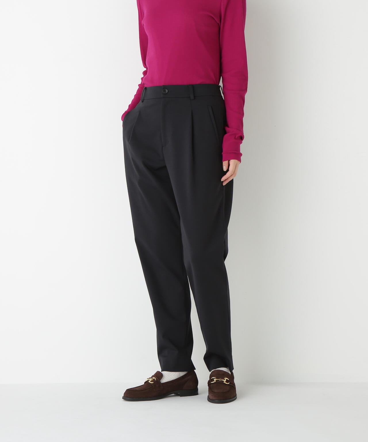 ストレッチポンチワンタックテーパードパンツ