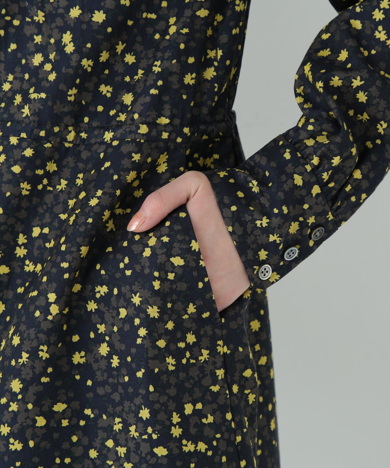 プチフラワープリントブラウジングバンドカラーワンピース