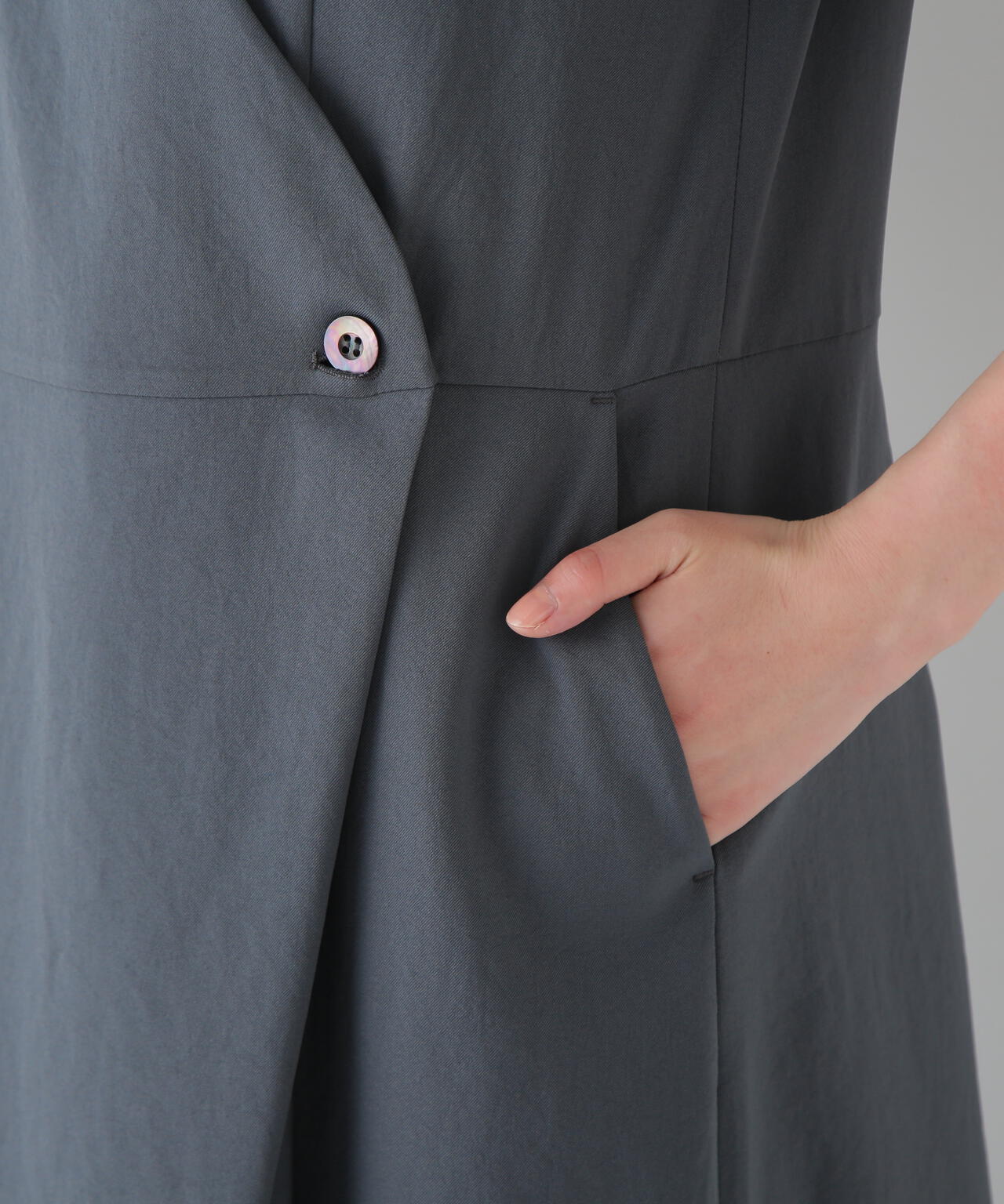 Ｔ／ＴＡツイルラップ風ノースリーブワンピース