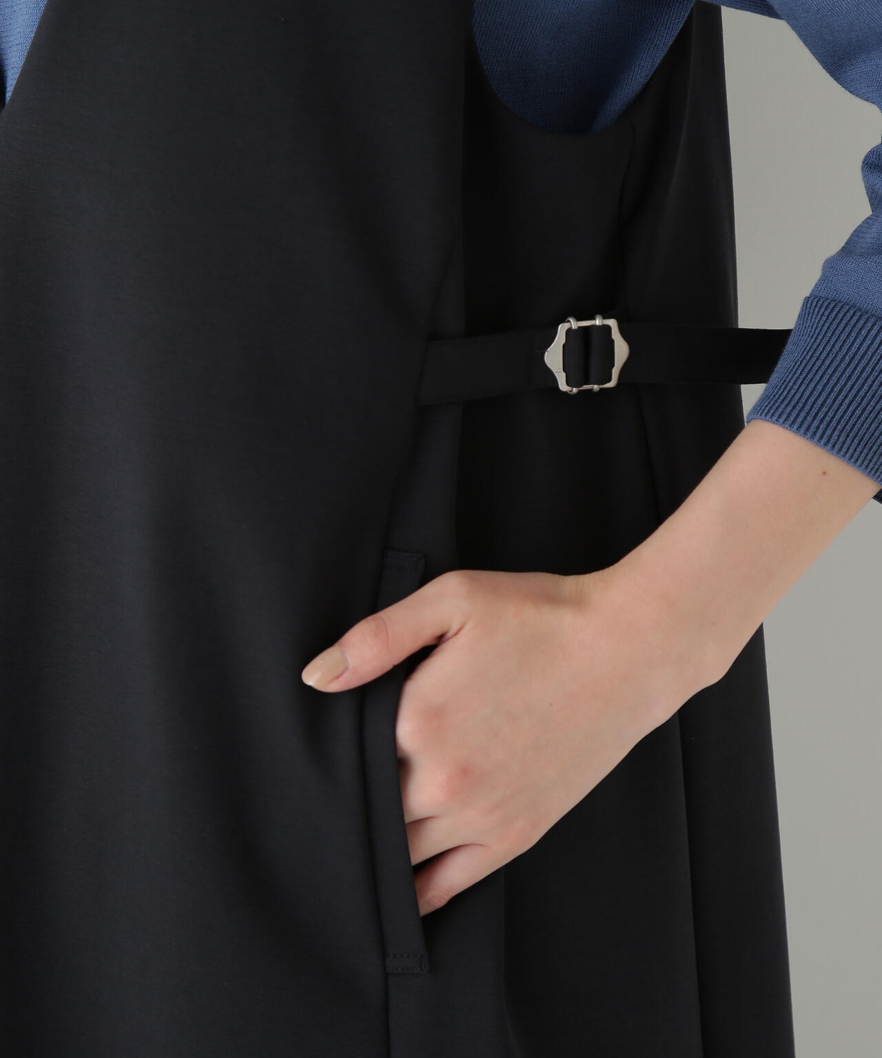 ストレッチポンチVネックジャンパースカート | human woman