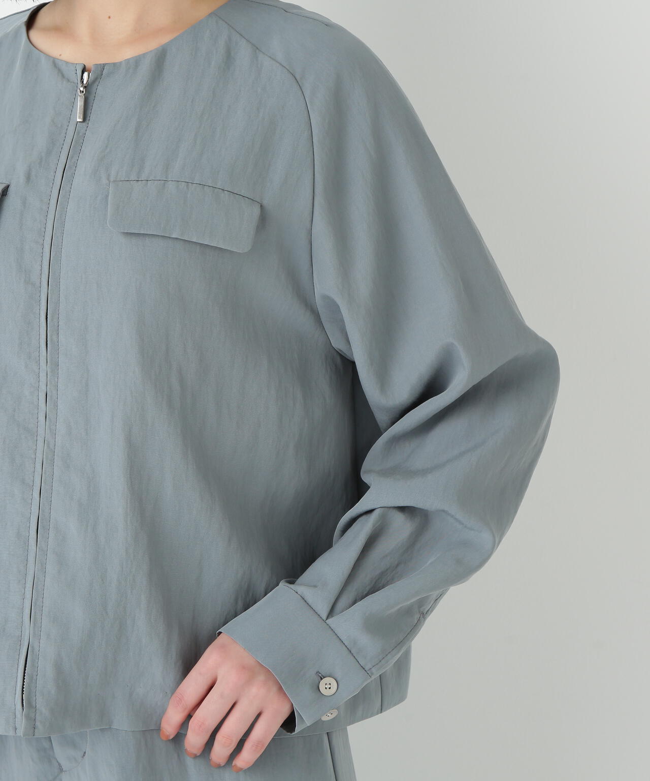 クルーネックショートブルゾン