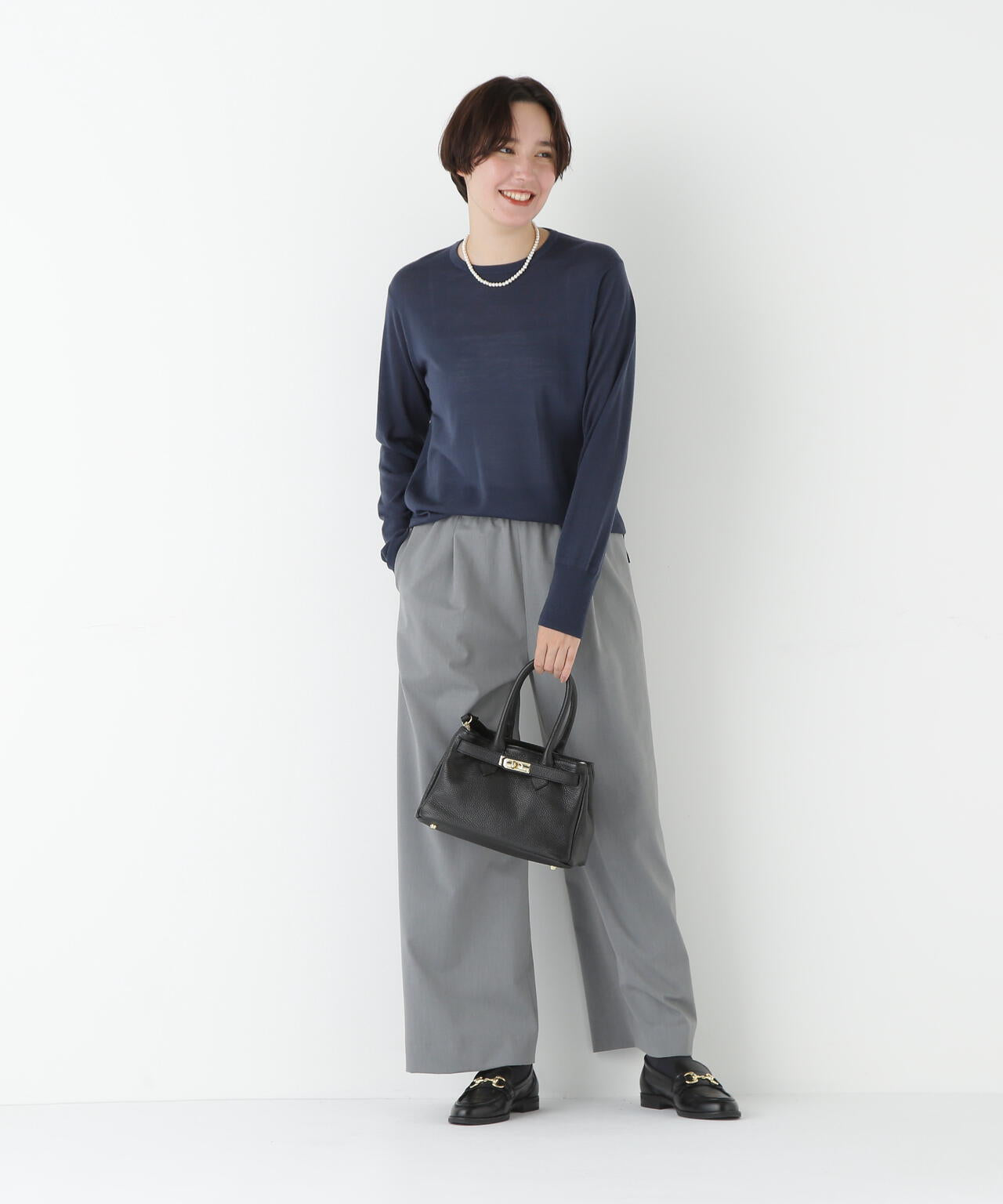 クリアウールクルーネックニット