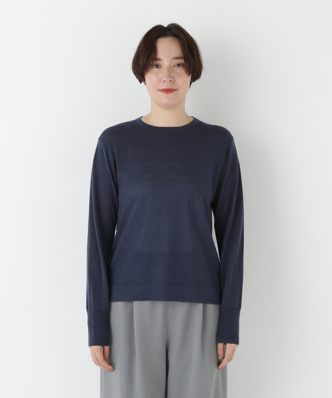 クリアウールクルーネックニット