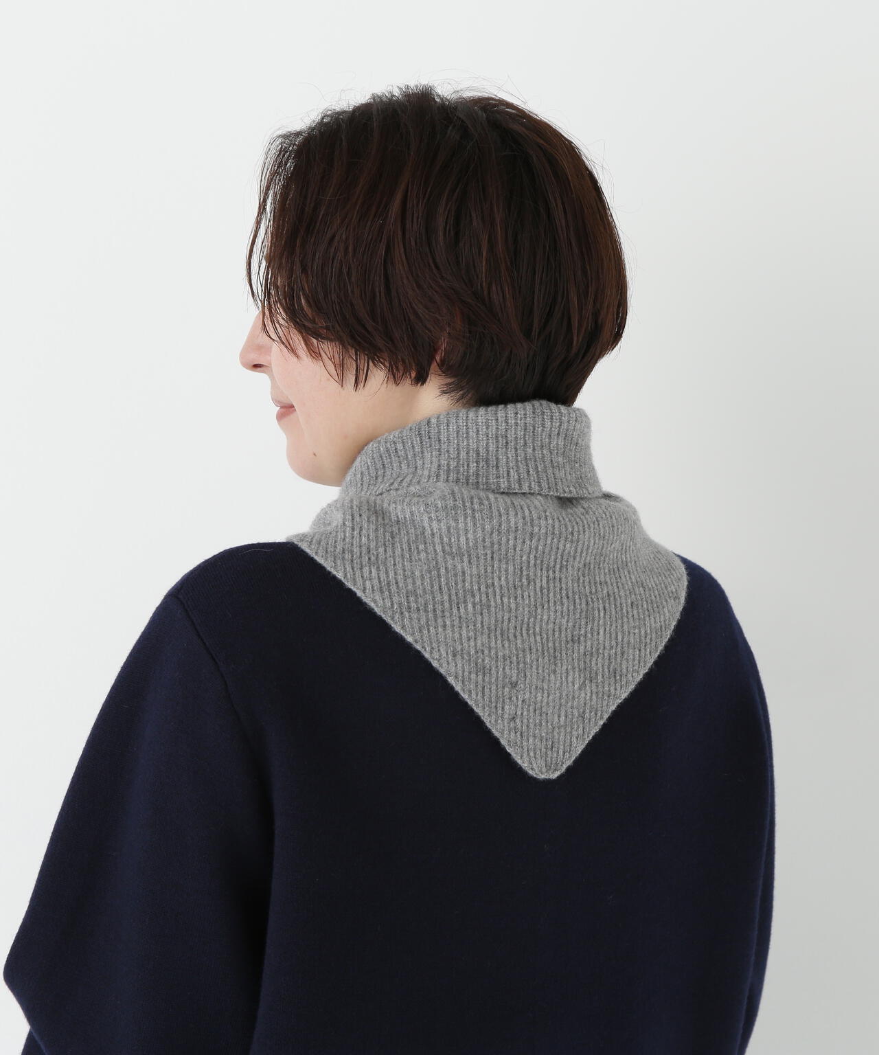 ラムウールトライアングルストール