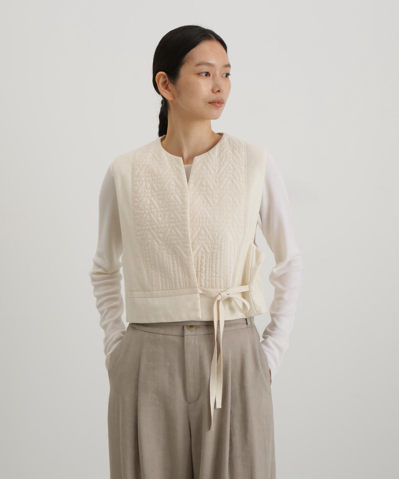 シルクネップキルティング刺しゅうベスト