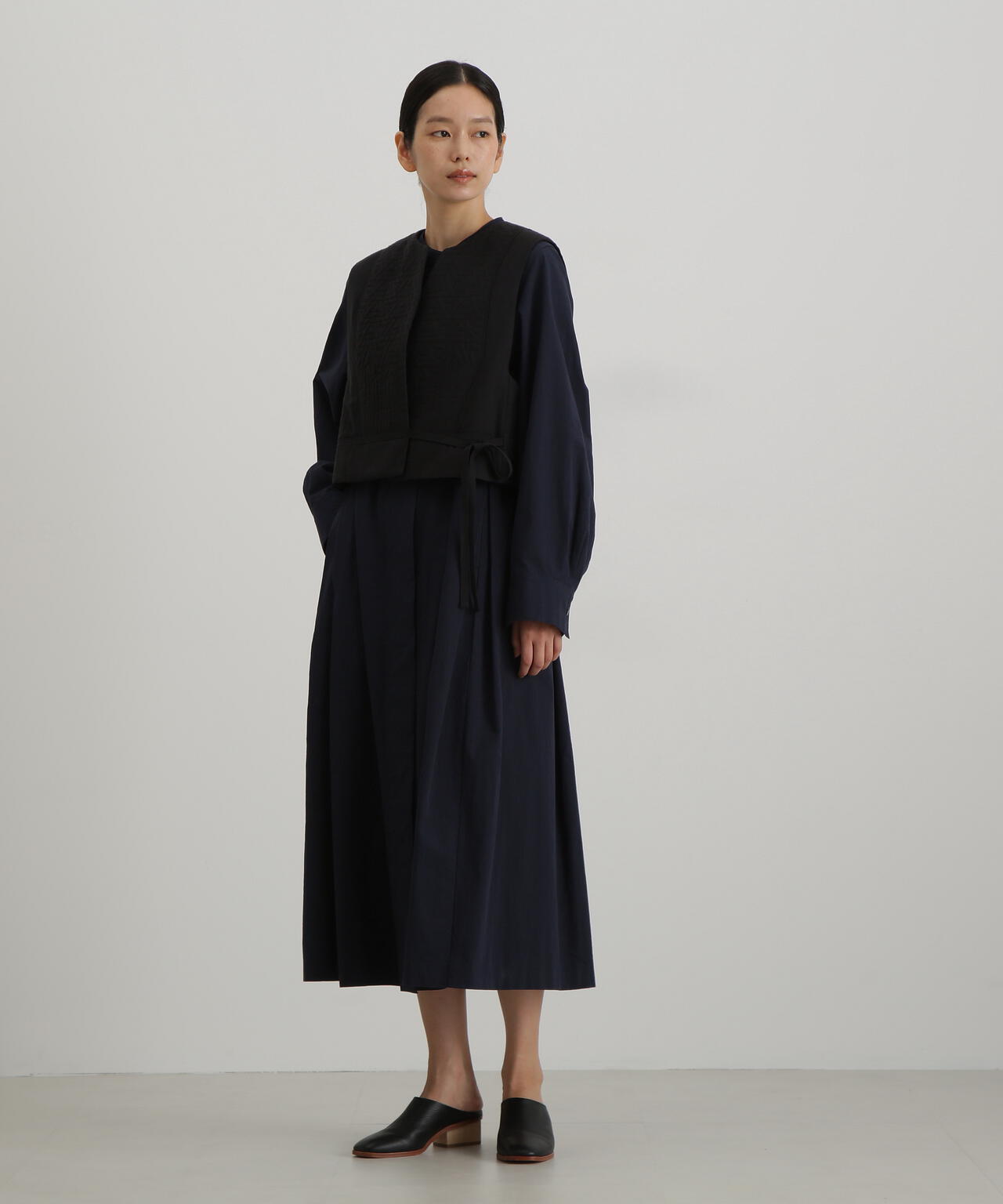 シルクネップキルティング刺しゅうベスト