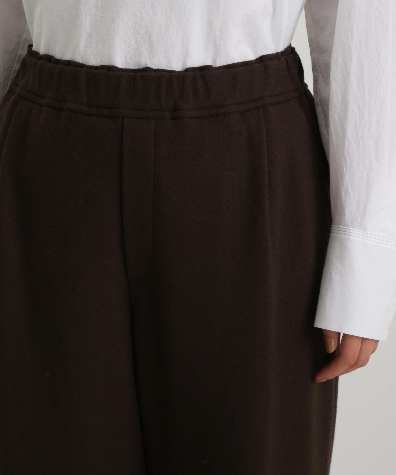 圧縮スムーステーパードパンツ