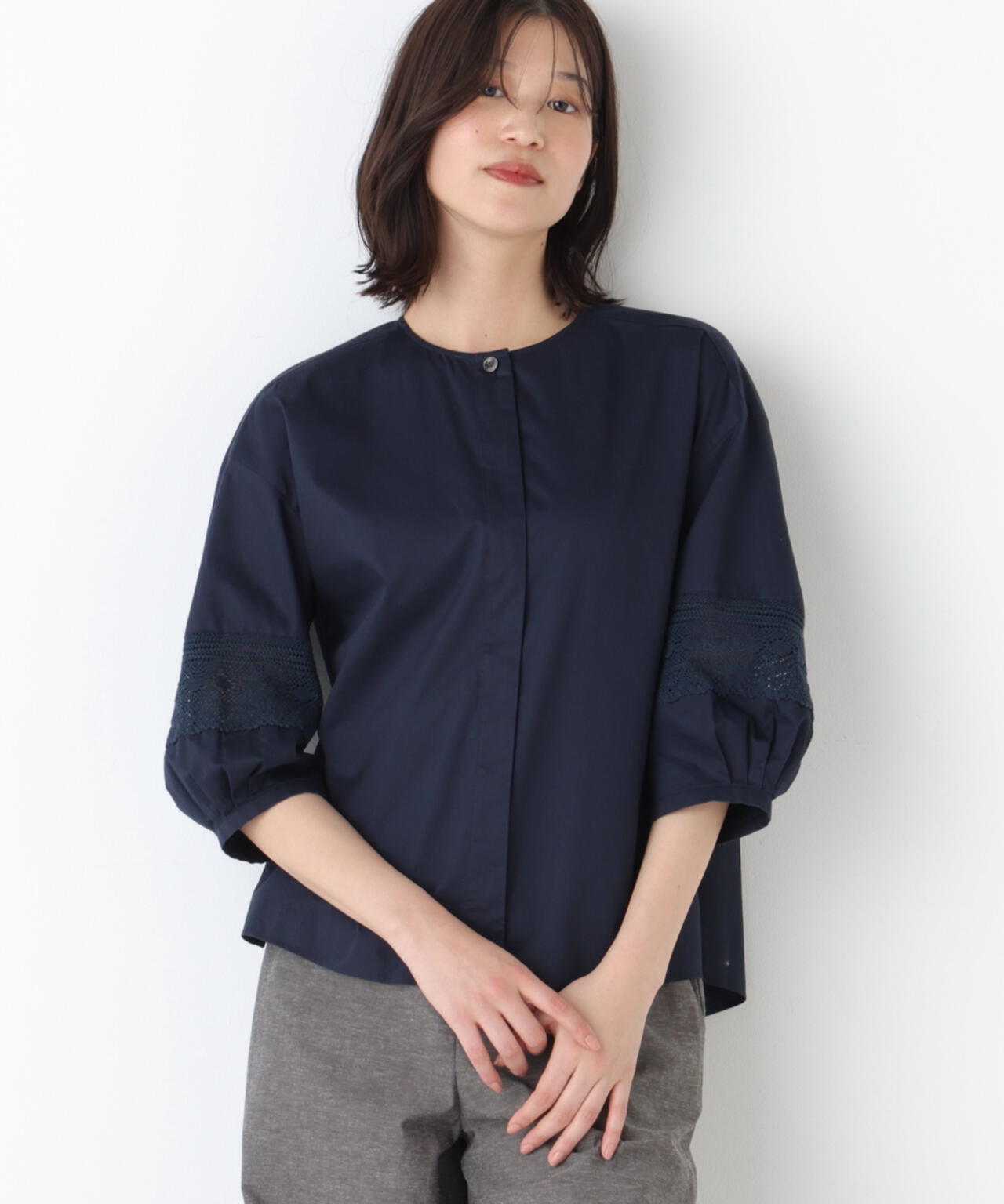 《洗える》レースドッキングクルーネックブラウス