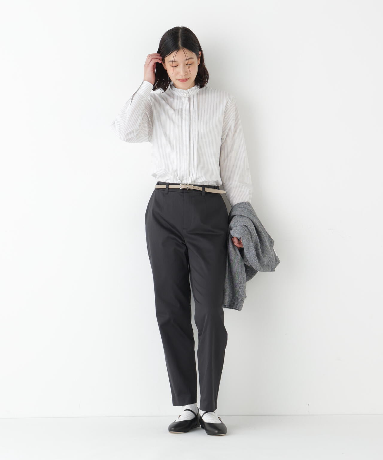 サテンストレッチ細身ストレートパンツ