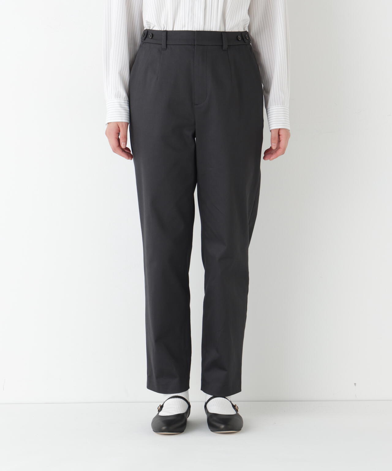 サテンストレッチ細身ストレートパンツ