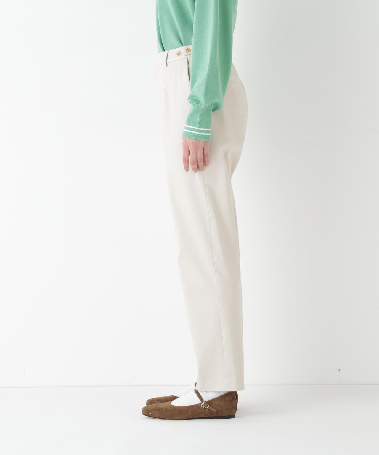 サテンストレッチ細身ストレートパンツ