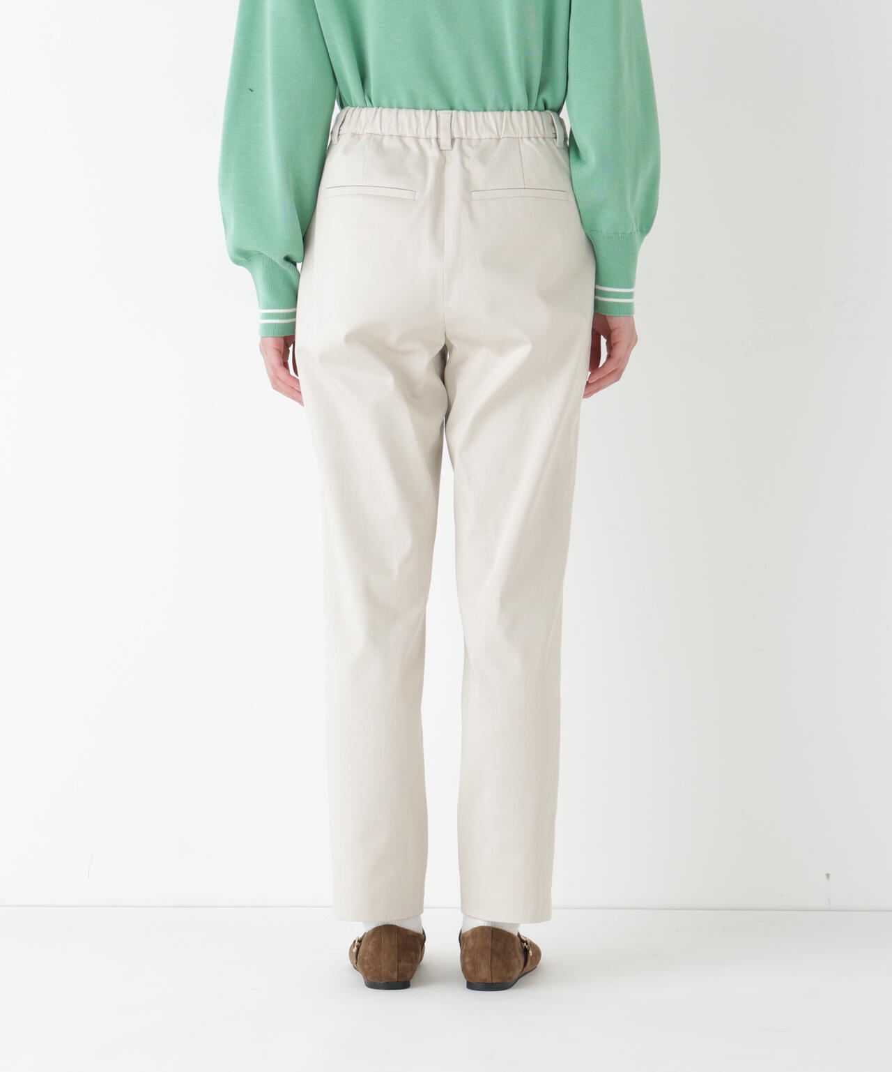 サテンストレッチ細身ストレートパンツ