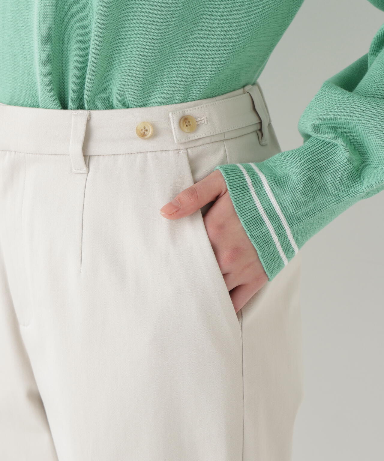 サテンストレッチ細身ストレートパンツ