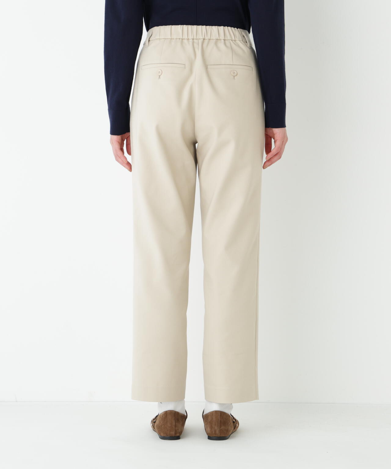 細身ストレッチストレートパンツ