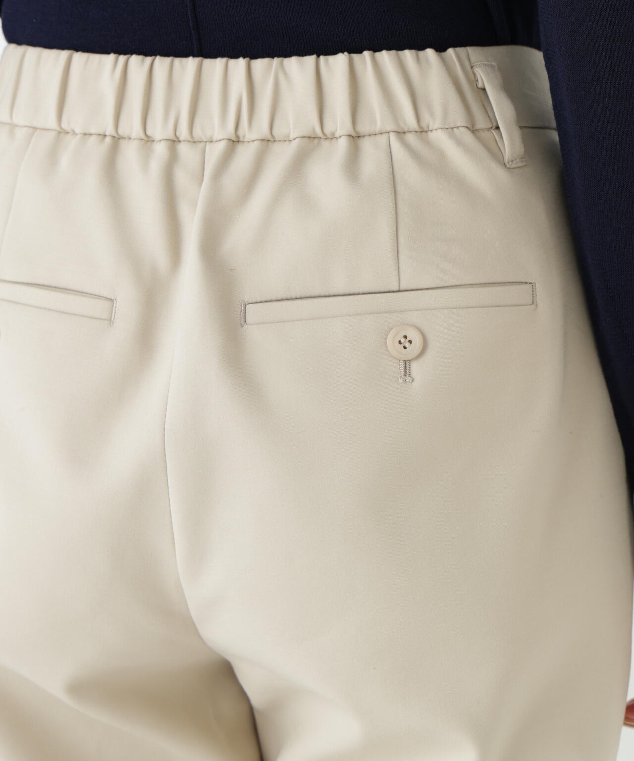 細身ストレッチストレートパンツ