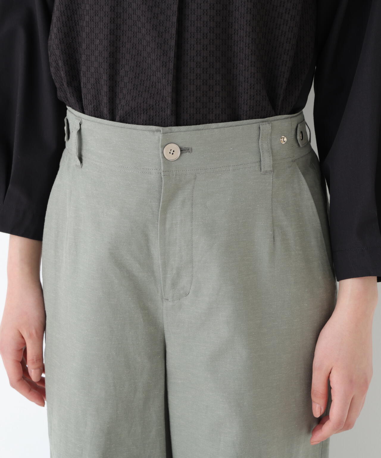 《定番素材 / 洗える》綿麻シャンブレーセミワイドパンツ