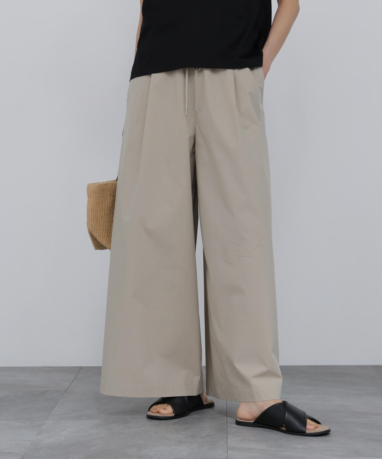 165cm/B:77cm/W:57cm/H:79cm 着用サイズ：M